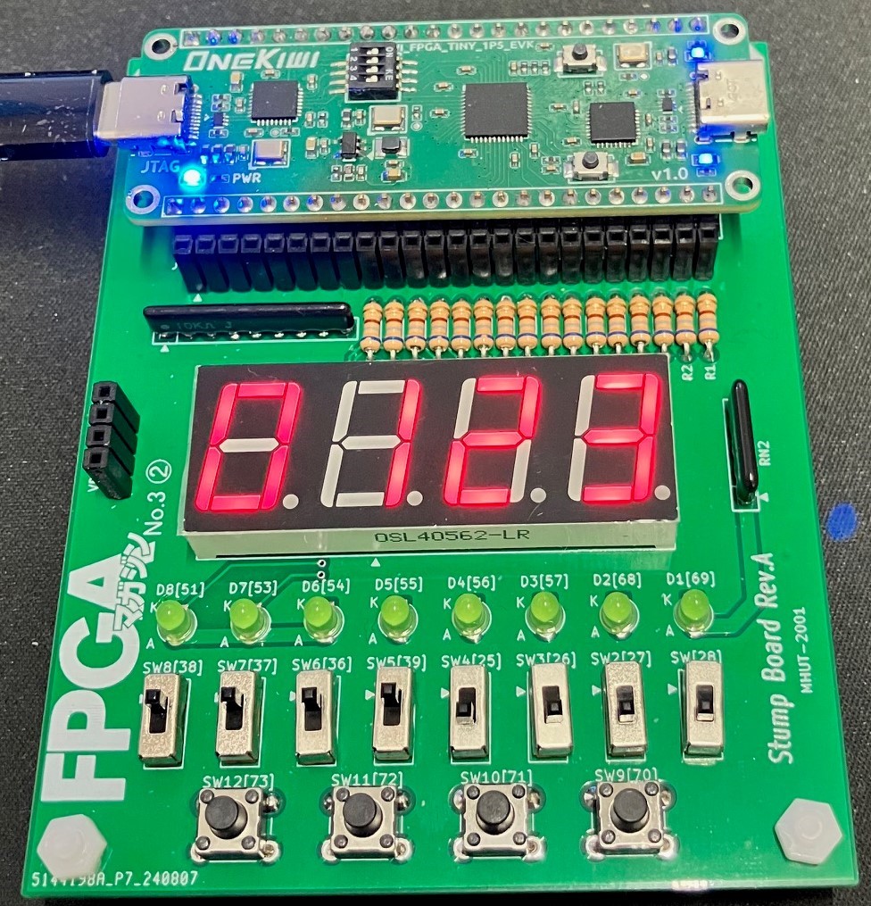 セミナで実習するKiwi 1P5 FPGA Board搭載の学習ベースボードStump Board
